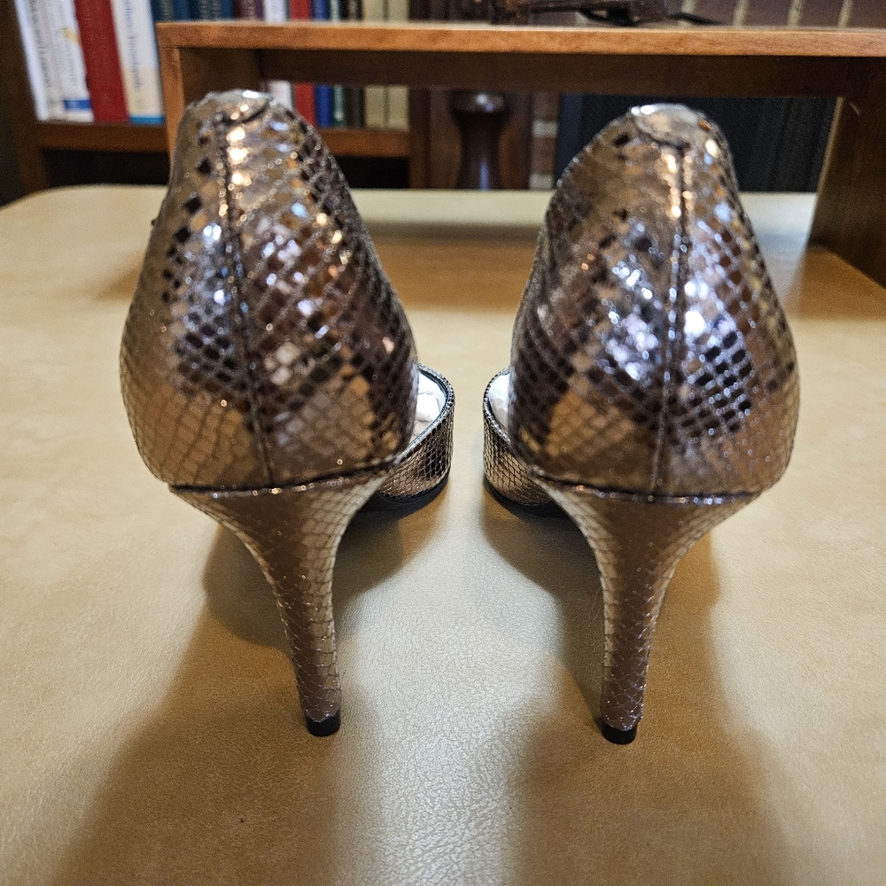 NIB Calvin Klein Size 6 Pewter Gloria - Picture 3 of 9